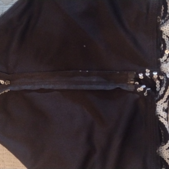 A black white and silver halter top with back zipper and cups, midrift - Picture 5 of 6